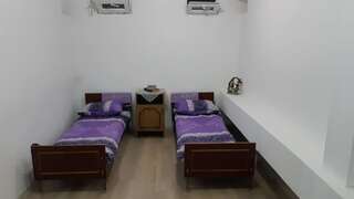 Хостелы EURO HOSTEL BAKU Баку Небольшой двухместный номер с 2 отдельными кроватями-1